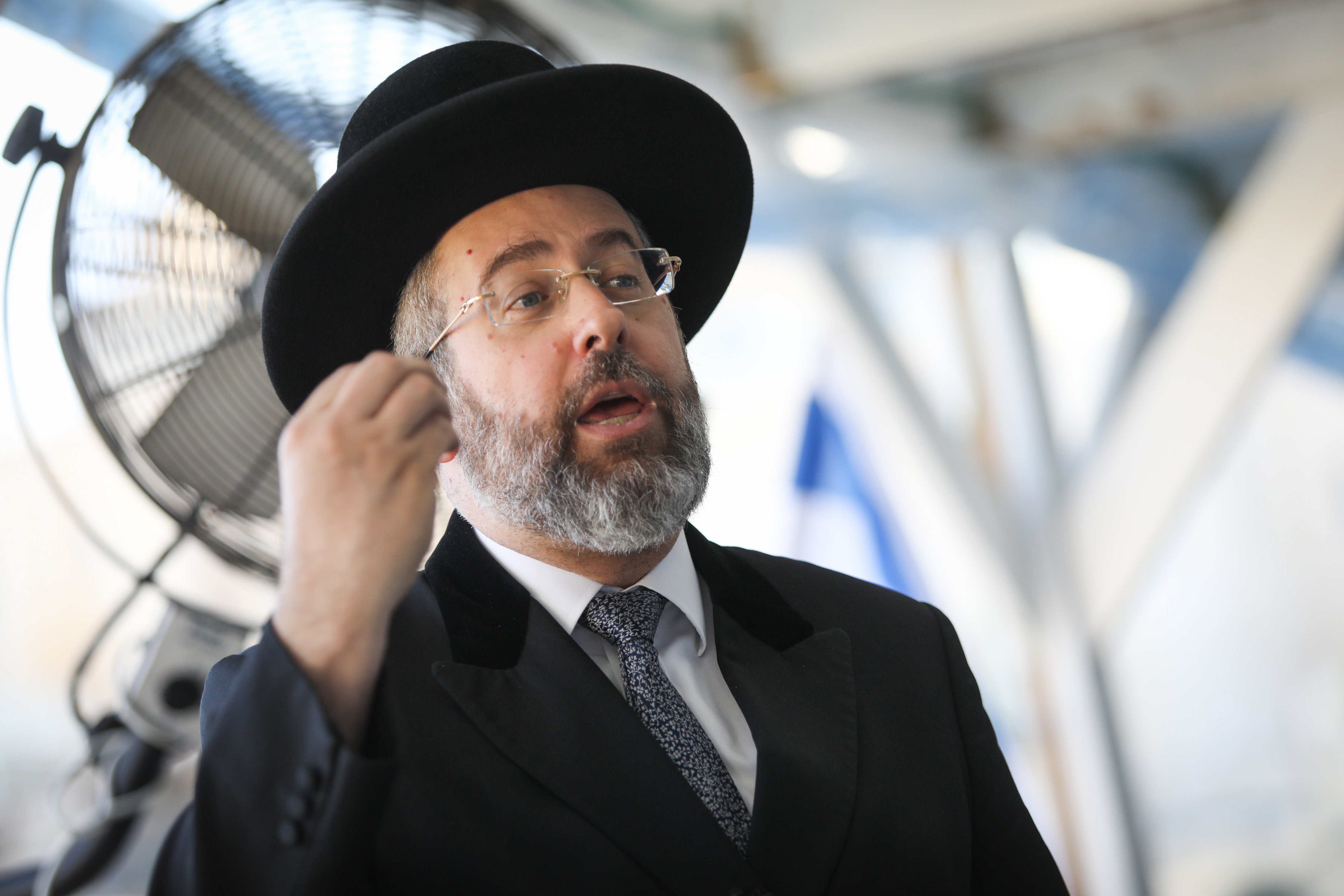 הרב הראשי בדרום: "אנו מוגנים ע"י כיפת ברזל של בורא עולם" .