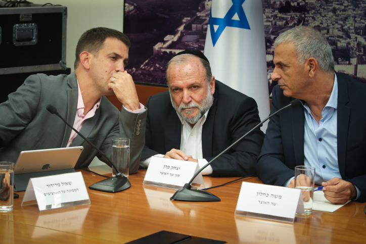 סגן שר האוצר על שיתוק פעילות הכנסת והאוצר: "מצב חמור ומסוכן" סגן שר האומר יצחק כהן עם שר האוצר משה כחלון