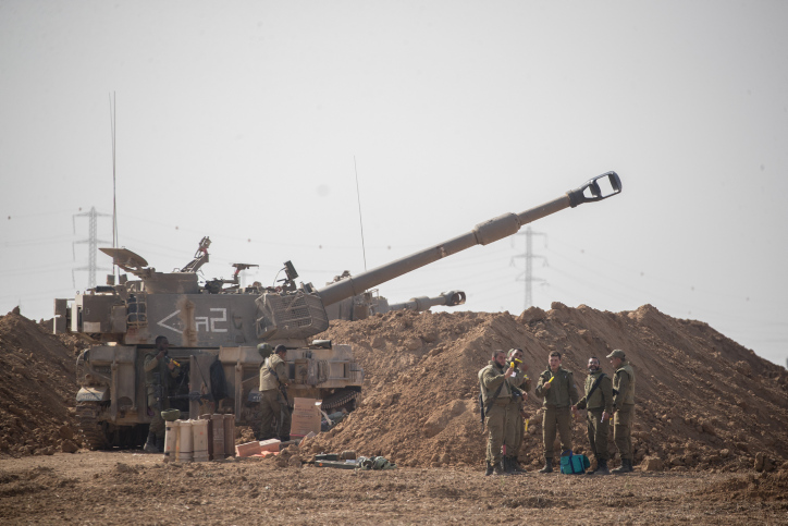 תיעוד: כוחות גדולים של שריון ותותחנים על גבול רצועת עזה תותח על גבול הרצועה