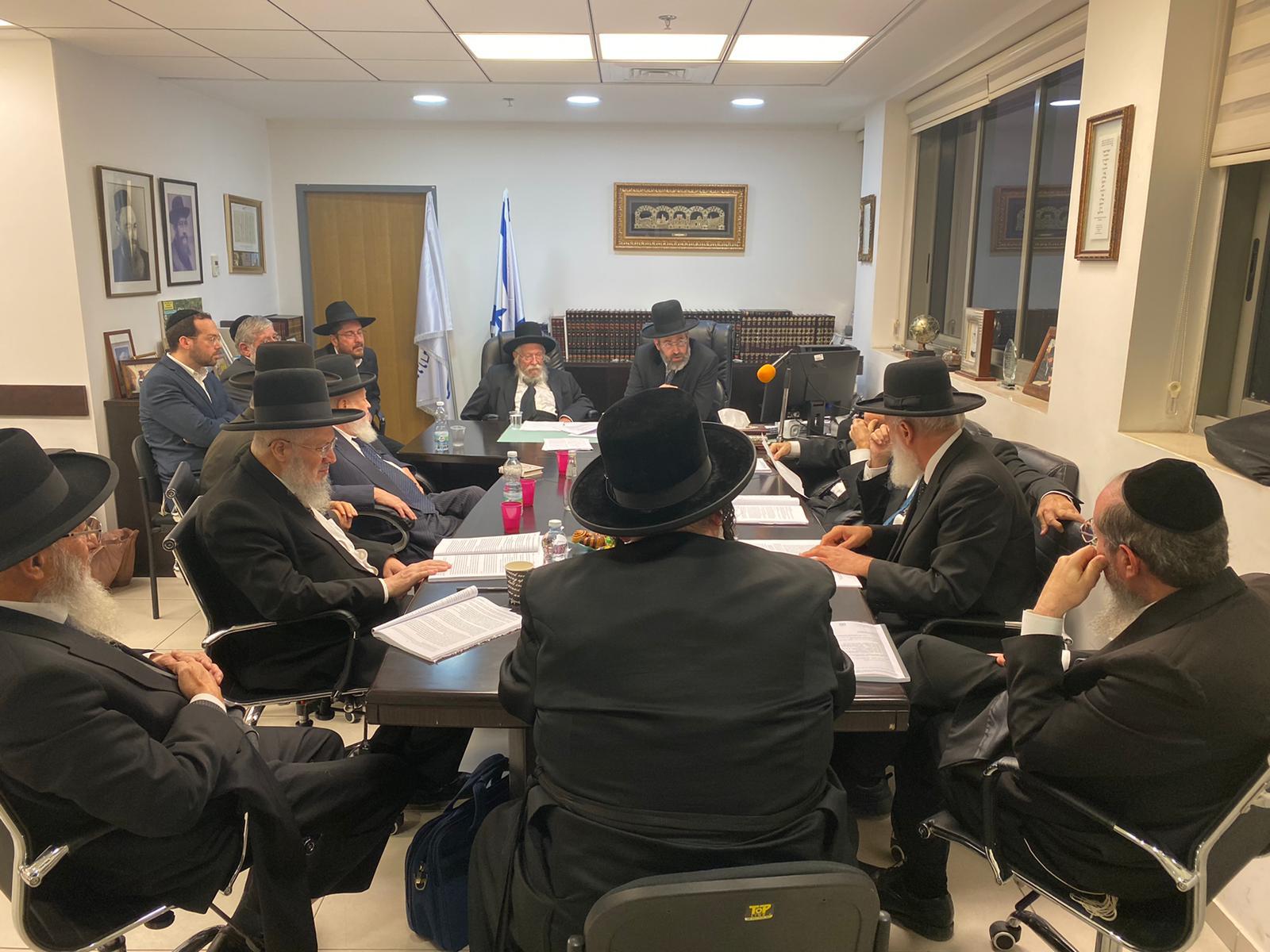 ועדת "שמות הגיטין" התכנסה בראשות הדיין הרב נחמיה גולדברג הישיבה ברבנות הראשית