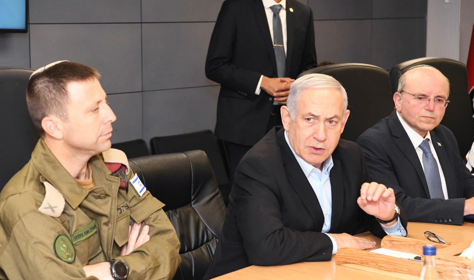 נתניהו בתום התייעצות: "השגנו הרתעה מול המחבלים. הבכירים על הכוונת" ראש הממשלה בהתייעצות בפיקוד דרום