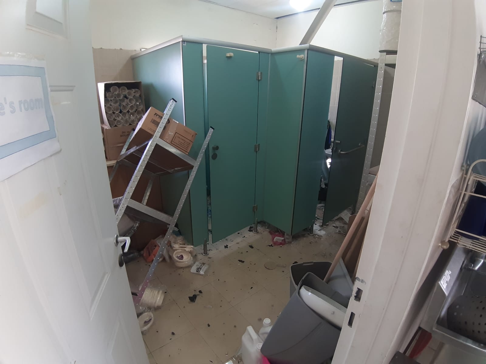 נס בישיבת נצרים: "הפגז נחת בסמוך לבלוני הגז – בנס לא היו נפגעים" WhatsApp Image 2019-11-26 at 14.16.10(1)