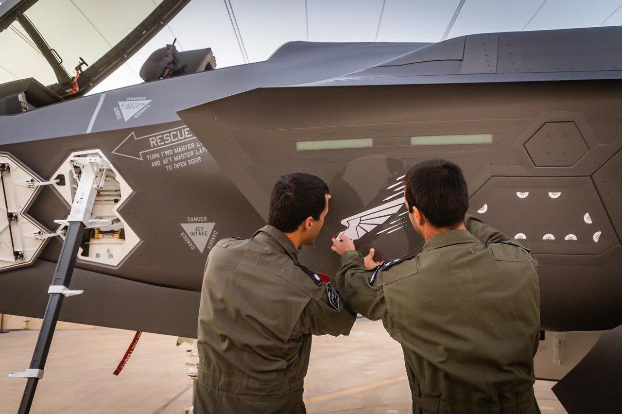 טייסת חדשה: שני מטוסי חמקן מסוג "אדיר" חדשים נחתו בישראל המטוסים מתקבלים בבסיס