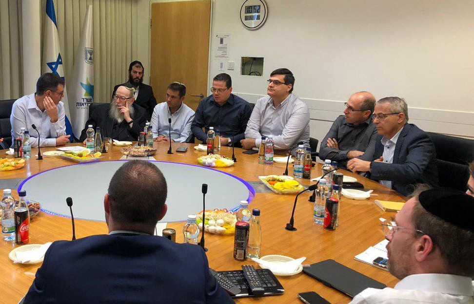 ליצמן נפגש עם בכירי משרדו ומנהלי ביה"ח: "נדע לצלוח את הקשיים" photo_2019-11-25_17-48-55