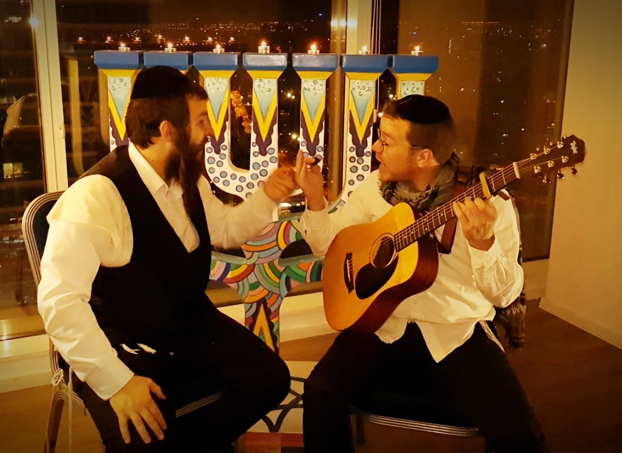 הלהיט של חנוכה תש"פ: שלמה קצנלבוגן ודוד קליגר עם "מנורהל'ע" • צפו דוד קליגר ושלמה קצנלבוגן צילום יענקי זיידה