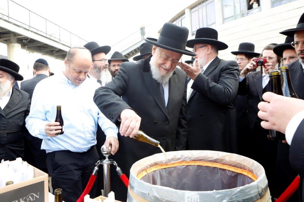 במעמד עתיר רושם ובראשות רבנים ואישי ציבור הופרשו תרו"מ ליקבי 'ברקן' ויקב 'סגל" _37A4747