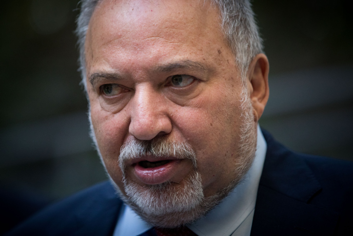 ליברמן זועם על גנץ שמתנגד לקמפיין אנטי חרדי: "תקום ממשלת גנץ-חרדים" .