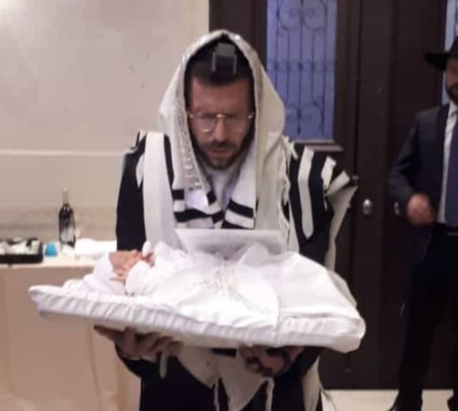 טרגדיה כפולה בעיר התורה: האבא התמוטט ונפטר במהלך השבעה על בנו יחידו האבא בברית לבנו ז"ל
