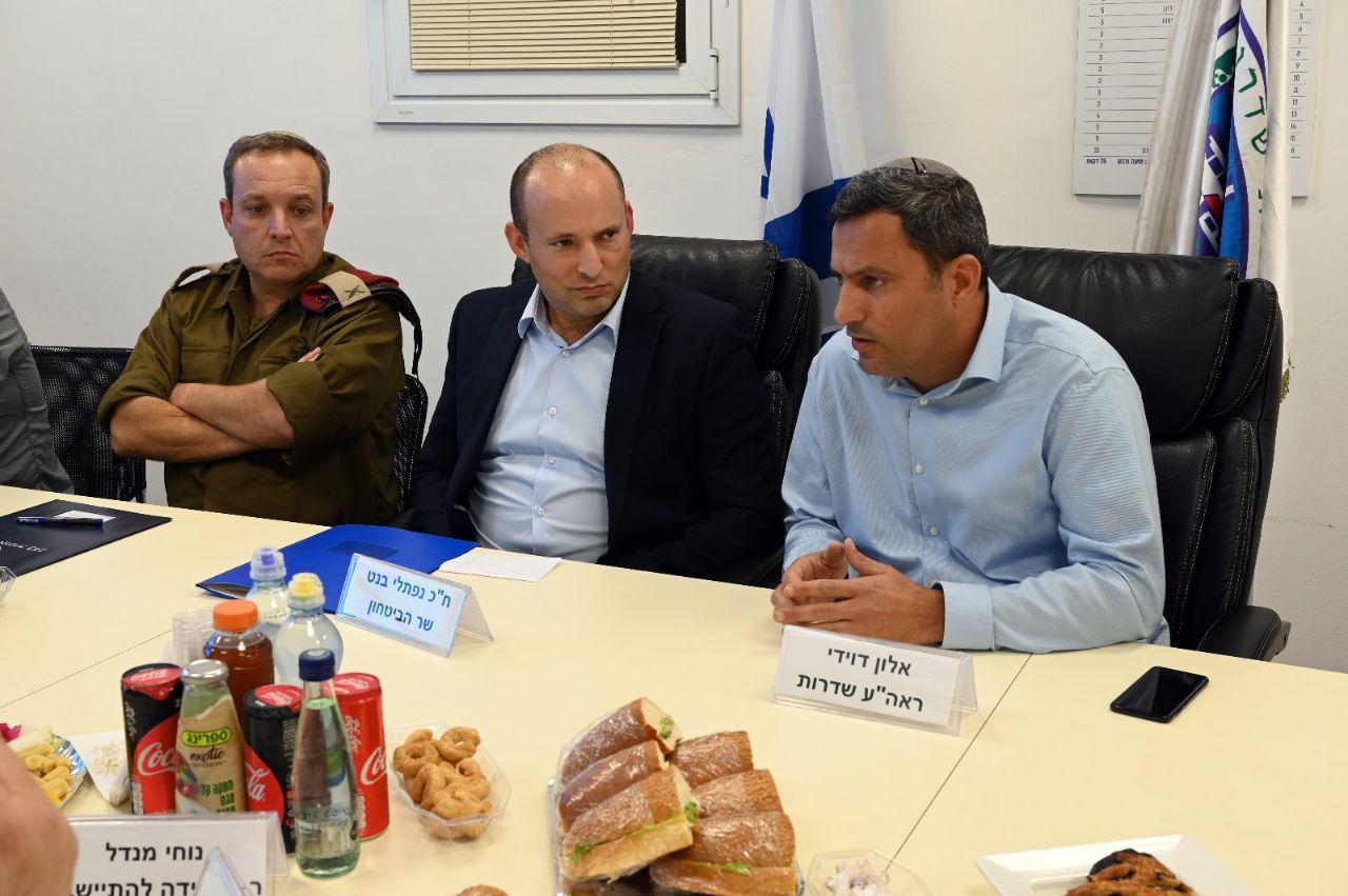 שר הביטחון: "המענה לחמאס יהיה בעוצמה ובתחבולה – לא בהיגררות" שר הביטחון בביקור