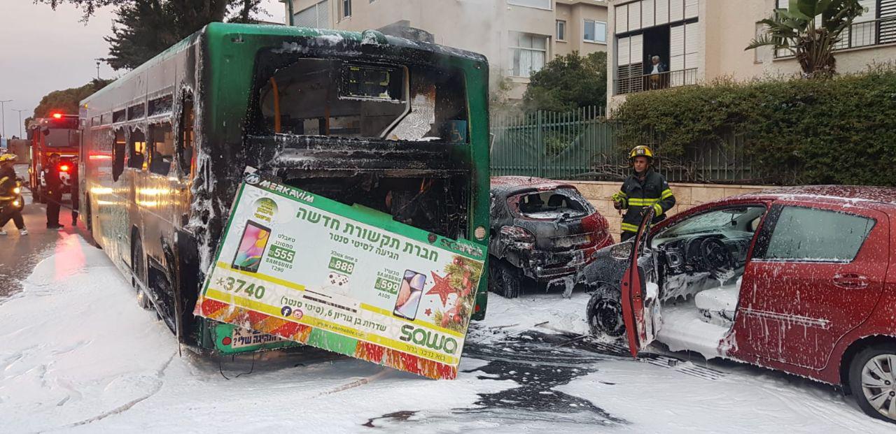 חיפה: אוטובוס ושני רכבים עלו באש: אין נפגעים photo_2019-12-15_16-43-11