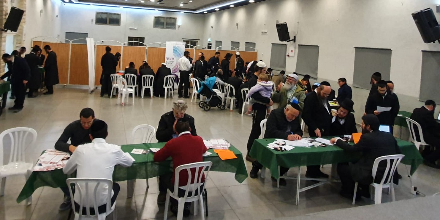 מאות השתתפו ביריד פרנסה ראשון מסוגו בעמנואל יריד עמנואל 3