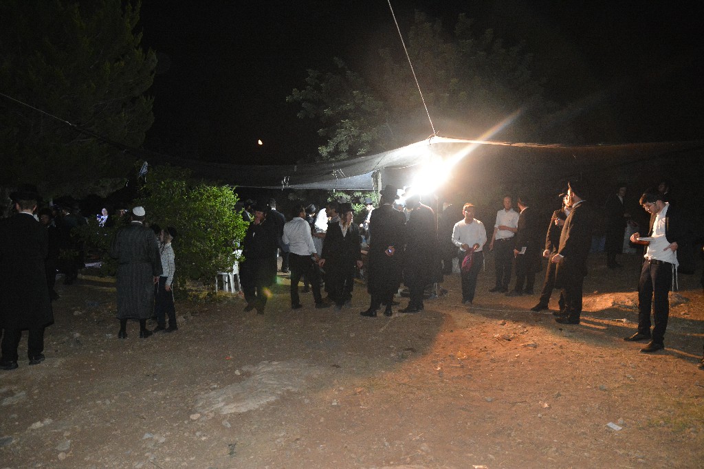 רואים ישועות: מאות עלו לקברו של הצדיק הנסתר מכפר עג'ור ...