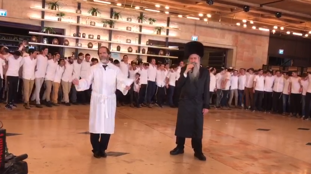 צפו כך חתם מרדכי בן דוד את פורים רדיו קול חי